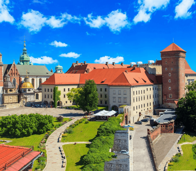 قلعة-فافل-التاريخية-Wawel-Royal-Castle.png 