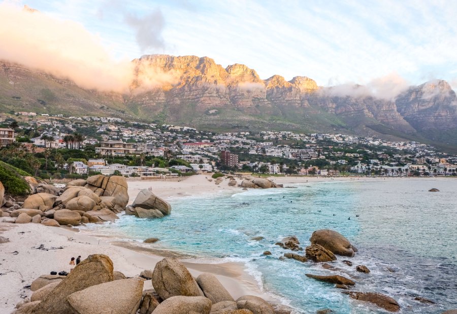 Camps-Bay-Beach-شاطئ-كامبس-باي-جنوب-افريقيا